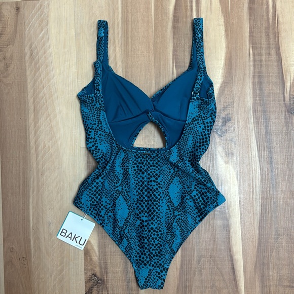 Baku Cut Out One Piece - Size 8CAN - Picture 7 of 7